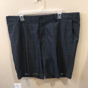PGA Tour Gray/Black Checkered Pattern 5 Pocket Zip Front Dri-Fit Shorts-Size 40